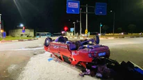 Tır ile Tofaş Çarpıştı: Otomobil Ters Döndü, 2 Yaralı