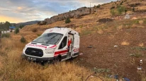 Ambulans takla attı: 3 sağlık personeli yaralandı