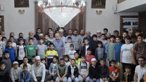 Sultaniye Camii’nde Baba-Oğul Sabah Namazı Buluşması