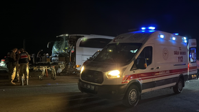 Kutlama Dönüşü Otobüsler Çarpıştı: 13 Yaralı