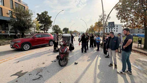 Motokurye ile Otomobil Çarpıştı: 2 Yaralı!