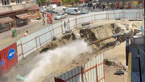 Yol Çalışmasında Ana Su Hattı Patladı! 14 Mahalle Susuz Kaldı