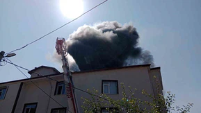 Apartmanın Enerji Odasında Çıkan Yangın Çatıya Sıçradı