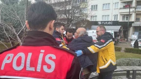 Bankta oturan erkeğe sözlü tacizde bulunduğu iddia edilen yaşlı adam darp edildi