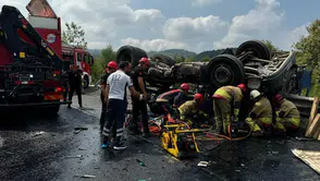 Tır ile Otomobil Çarpıştı, Ortalık Savaş Alanına Döndü
