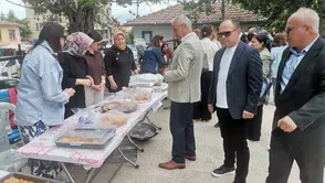Merzifon'da Kermese Akın Ettiler! Okul Bahçesi Dolup Taştı