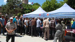 Merzifon’da Muharrem Bereketi! Vatandaşlara Aşure İkramı Yapıldı
