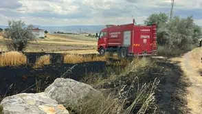 Merzifon'da Ekili Alan Alarmı! Akören Köyü'ndeki Yangın Büyümeden Söndürüldü