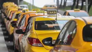 Rüyada Taksi Görmek Ne Anlama Gelir? Beklenmedik Haber ve Yeni Başlangıçların Habercisi Olabilir