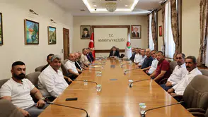 Amasya’da Muhtarlar Vali Önder Bakan’la Buluştu
