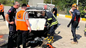 Amasya’da Feci Kaza: 2 Kişi Araçta Sıkıştı!