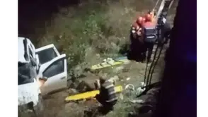 Otomobil Dereye Uçtu: 5 Yaralı!