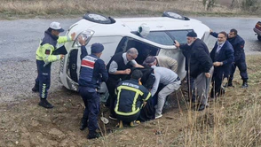 Çorum’da Otomobil Devrildi: 2 Yaralı!