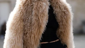 2026’da Kadın Kürk Modası Geri Döndü: Şıklık, Etik ve Cesur Tasarımlar Ön Planda