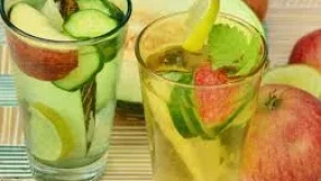 Şişkinliğe Doğal Çözüm: Ödem Attıran Bitkisel Su Trend Oldu!