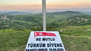 Köyün Zirvesine Türk Bayrağı Diktiler!
