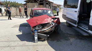 Çorum’da minibüs ile otomobil çarpıştı: 2 yaralı