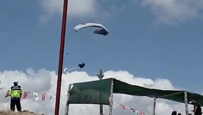 Çorum’da yamaç paraşütü pilotunun düşme anı kamerada