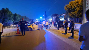 Düğün Salonu Önünde Kaza! 4 Kişi Yaralandı