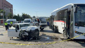 Otomobil ile Halk Otobüsü Çarpıştı: 7 Yaralı
