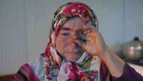 Evleri küle döndü, yardım parasıyla ev yaptırmak isterken konteynere mahkum oldular