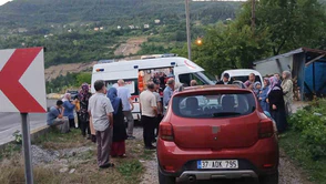 Freni Tutmadığı İddia Edilen Araç Anne ve İki Çocuğa Çarptı