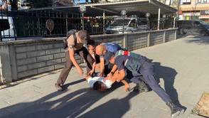 Kavga Polis Merkezi Önüne Taştı!