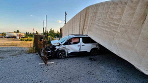 Çorum’da kontrolden çıkan tır, hafif ticari aracın üzerine devrildi: 1 yaralı