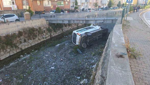 Çorum’da Diyaliz Minibüsü Çaya Uçtu: 6 Yaralı