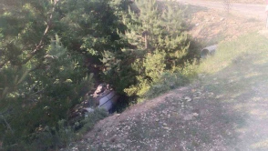 Virajı alamayan otomobil şarampole yuvarlandı: 3 yaralı