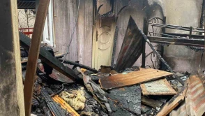 Alevlere teslim olan ev kullanılmaz hale geldi