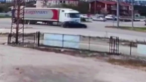 Tır, Önüne Aldığı Aracı Sürükleyerek Kazaya Neden Oldu - O Anlar Kamerada!
