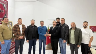 Kökü Vefada, Duruşu Elif’te