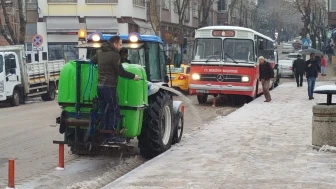 Merzifon’da Kar Mesaisi: Belediye Ekipleri 7/24 Sahada