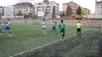 Hakemin Öne Çıktığı Maçı Samsun Türk Telekom Farklı Kazandı: 4-1