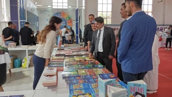 Merzifon Kitap Fuarı’na Anahtar Parti’den Ziyaret: “Eğitime Yönelik Her Faaliyet Kıymetlidir”