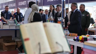 Vali Bakan, Kitap Fuarı’nı gezdi