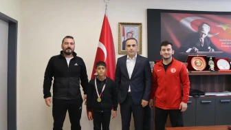 Türkiye Şampiyonu Görkem Çeltuk’tan Amasya’ya Gurur: Şampiyon, İl Müdürü Osman Ercan’ı Ziyaret Etti