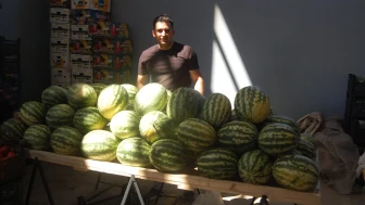 Genç Başkanın Karpuzları Tezgahta!