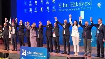 AK Parti Hem 24. Kuruluş Yıl Dönümü Kutladı Hem de 9 Belediye Başkanını Partisine Kattı