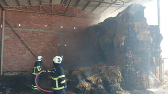 Sarıköy’de Saman Deposu Alevlere Teslim Oldu