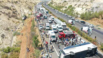 Yolcu Otobüsü Tıra Çarptı: 2 Ölü, Çok Sayıda Yaralı