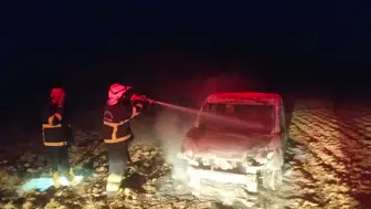 Merzifon’da Tarlada Araç Yangını: Doblo Alevlere Teslim Oldu