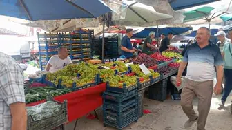 Merzifon Halk Pazarında Pazartesi Bereketi! Fasulye ve Armutta Fiyat Düştü