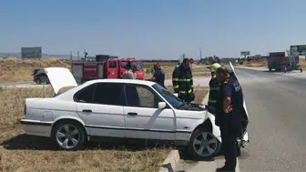 Merzifon’da Otomobil Orta Refüje Çıktı: 1 Kişi Yaralandı