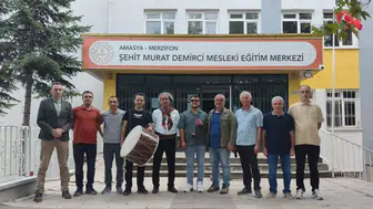 Merzifon Sanayisinde Ahilik Coşkusu: Davul Zurnayla Esnafı Gezerek Lokum Dağıttılar