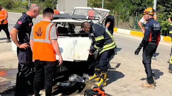 Amasya’da Feci Kaza: 2 Kişi Araçta Sıkıştı!