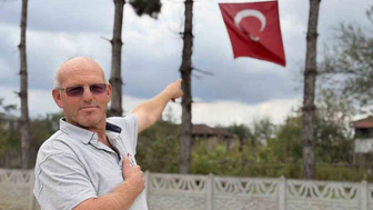 Türk Bayrağını Görünce İş Makinesini Durdurdu