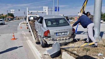 Kırmızı Işık İhlali Kazayla Bitti: Ehliyetine El Konuldu