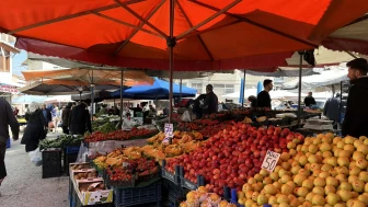 Merzifon Pazarında Cep Yakan Etiketler